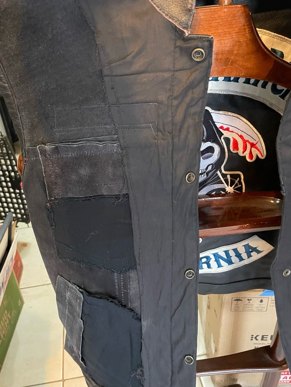 Sons of Anarchy California Black Leather Vest - Picture 5 of 6